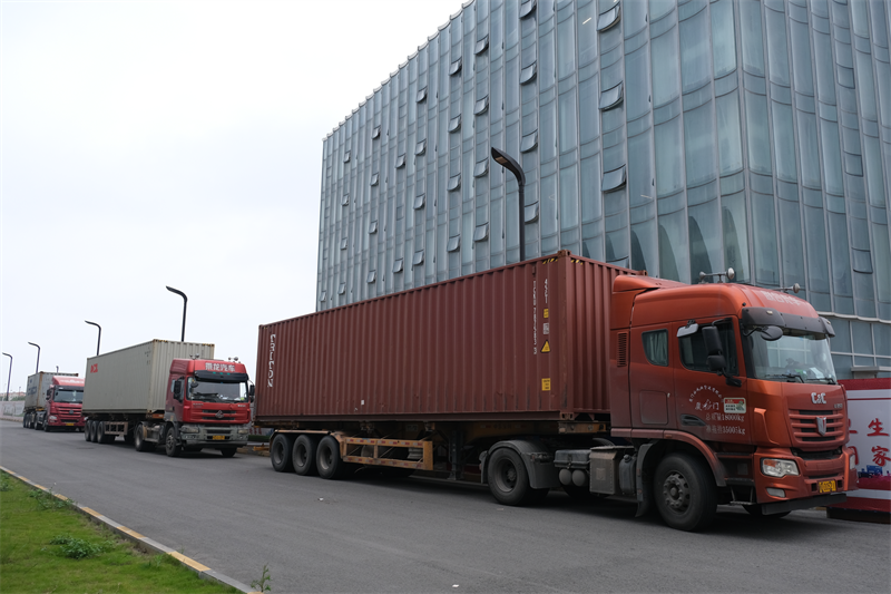 ماشین آلات ساخت آجر QGM به خاورمیانه ارسال می شود و به ساخت و ساز منطقه ای کمک می کند تا جهشی جدید به جلو داشته باشد.