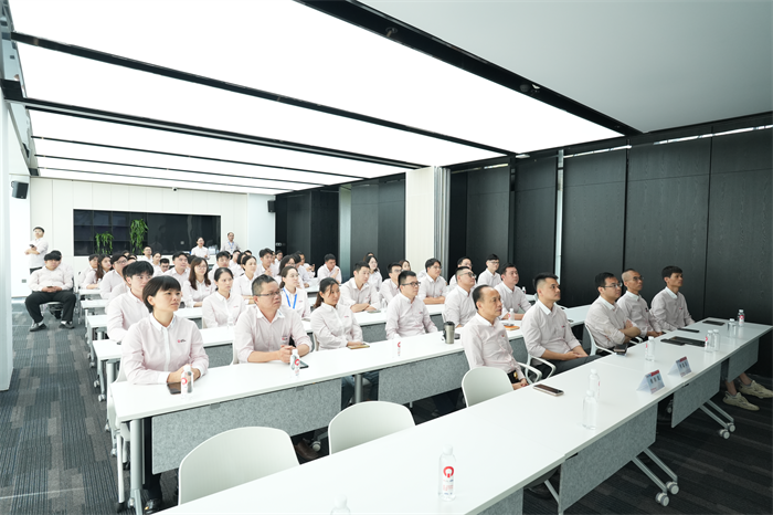 QGM: تماشای رژه نظامی با هم و جمع آوری نیرو برای پیشرفت