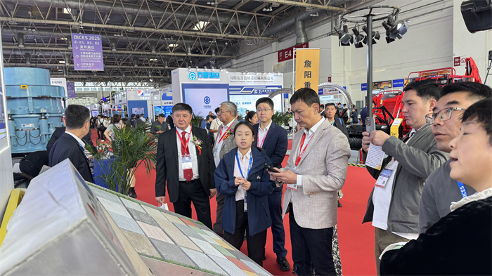 گردهمایی پاییزی طلایی برای صحبت در مورد تولید هوشمند، قدرت Quangong درخشندگی ایجاد می کند