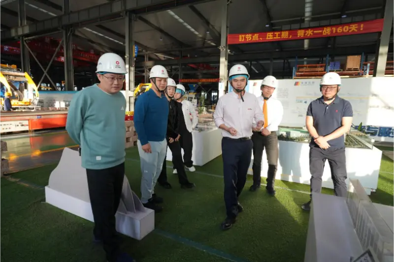 انجمن دانشجویان خارج از کشور بازگشته نانان از شرکت Quangong Machinery Co., Ltd بازدید و تحقیق کرد.