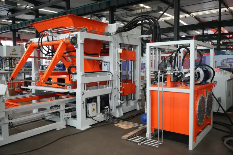 هوشمند و کارآمد، افزایش کیفیت و بهره‌وری: خط تولید جدید آجر QT10 شرکت Quangong Machinery Co., Ltd.